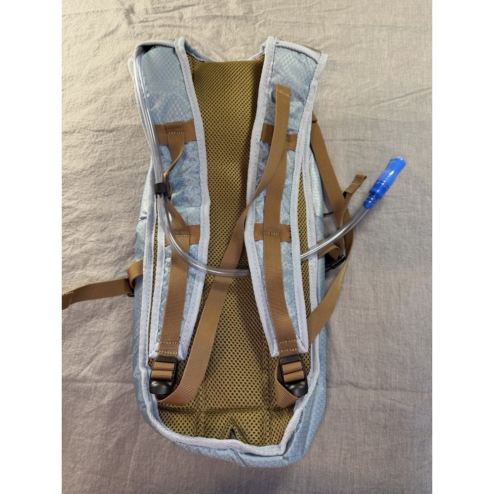 Bass Pro Shops‎ Hydration Backpack - Picture 2 of 7